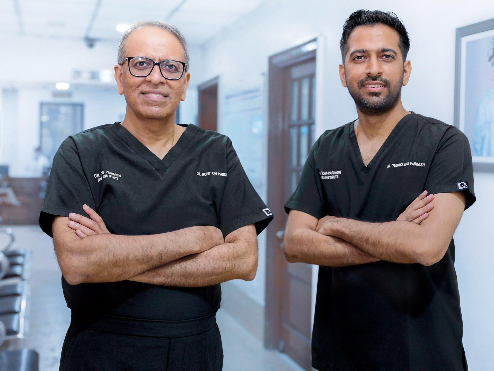 Dr Rohit Om Parkash och dr Tushya Om Parkash.