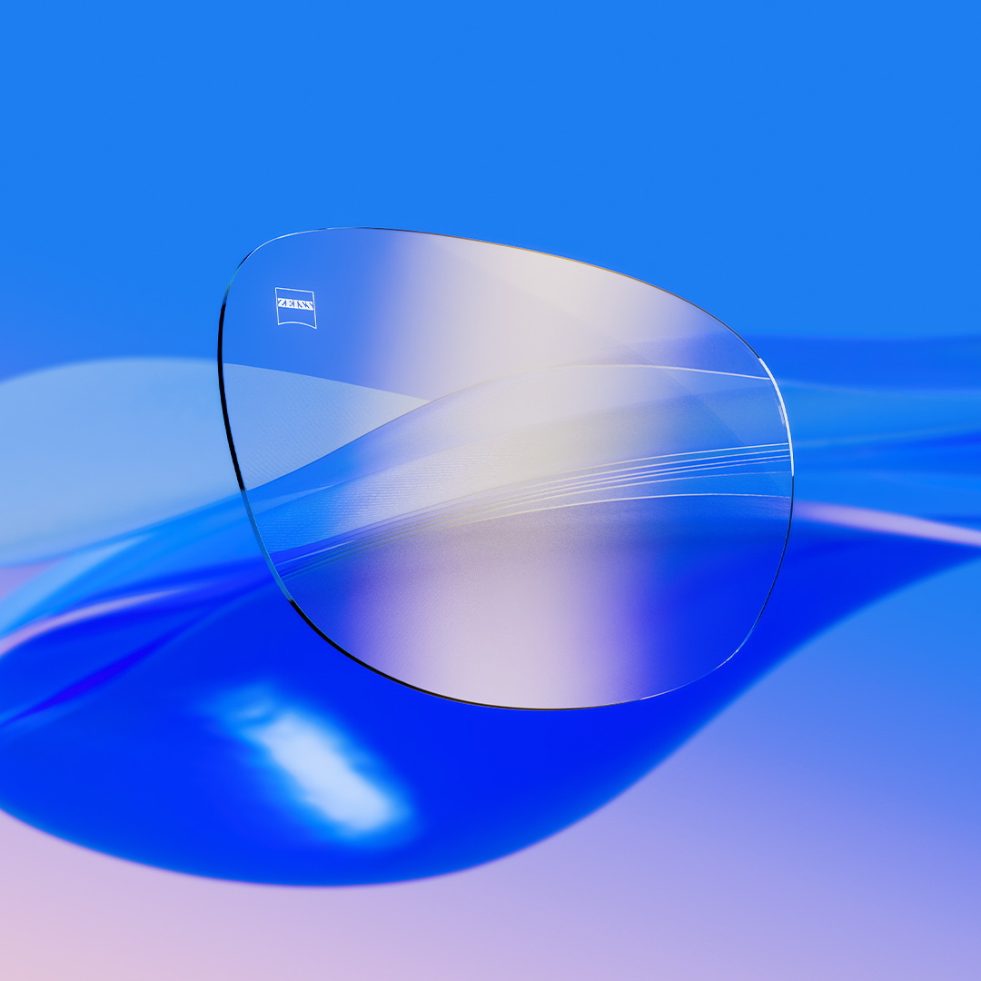 Kristallklara glas med ZEISS DuraVision Gold UV ytbehandling med en diskret guldfärgad reflex.