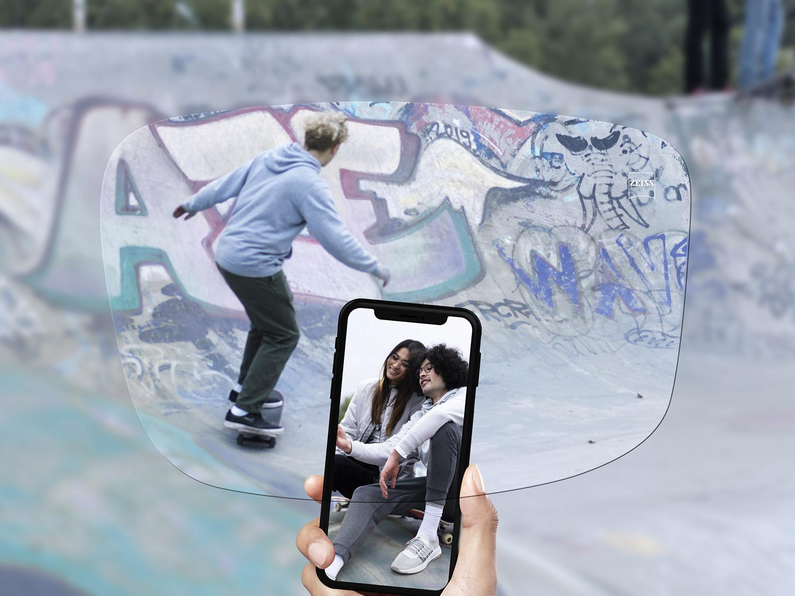 Bild på skatepark genom ZEISS SmartLife enstyrkeglas.