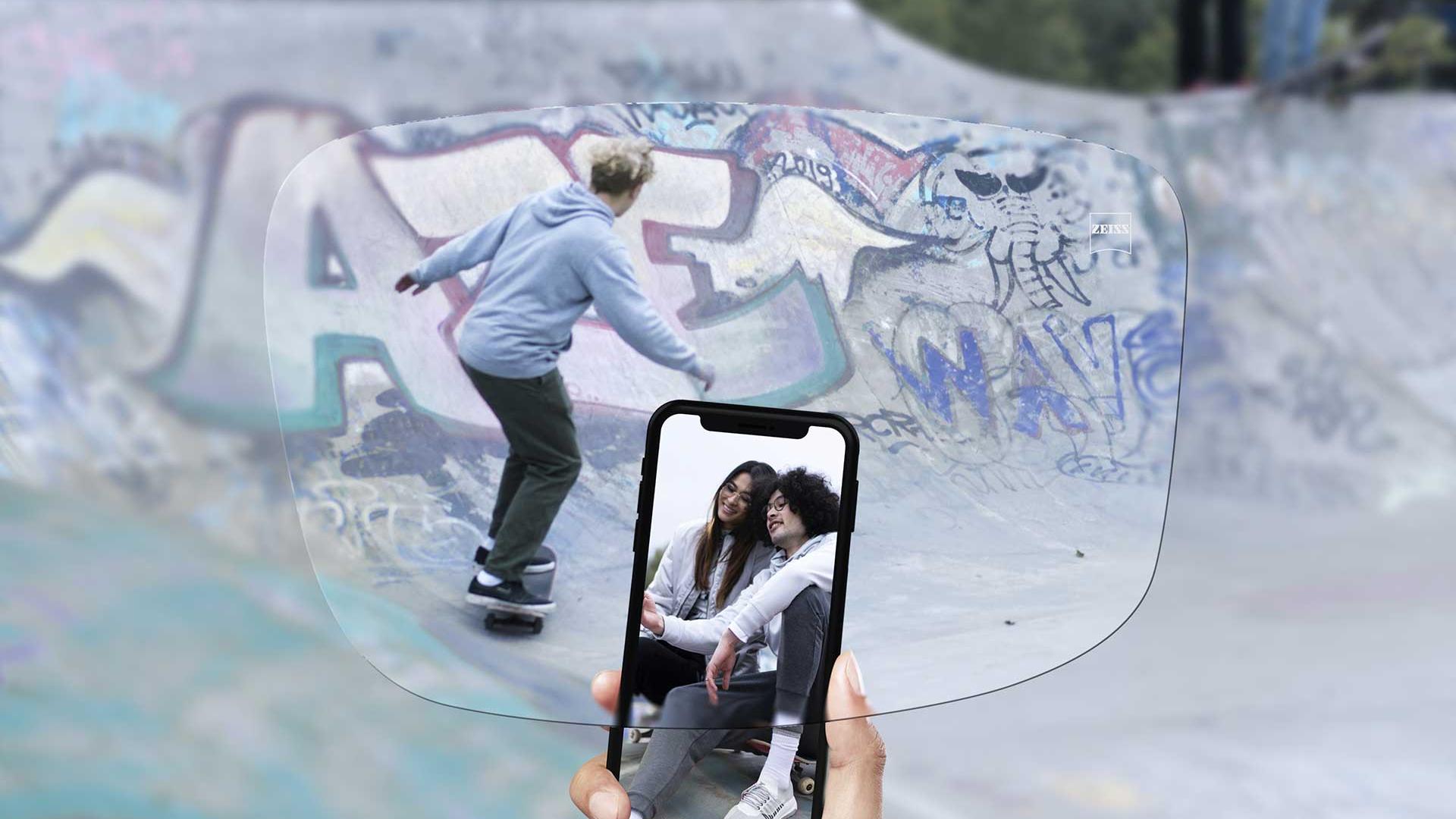 Bild på skatepark genom ZEISS SmartLife Young enstyrkeglas. 