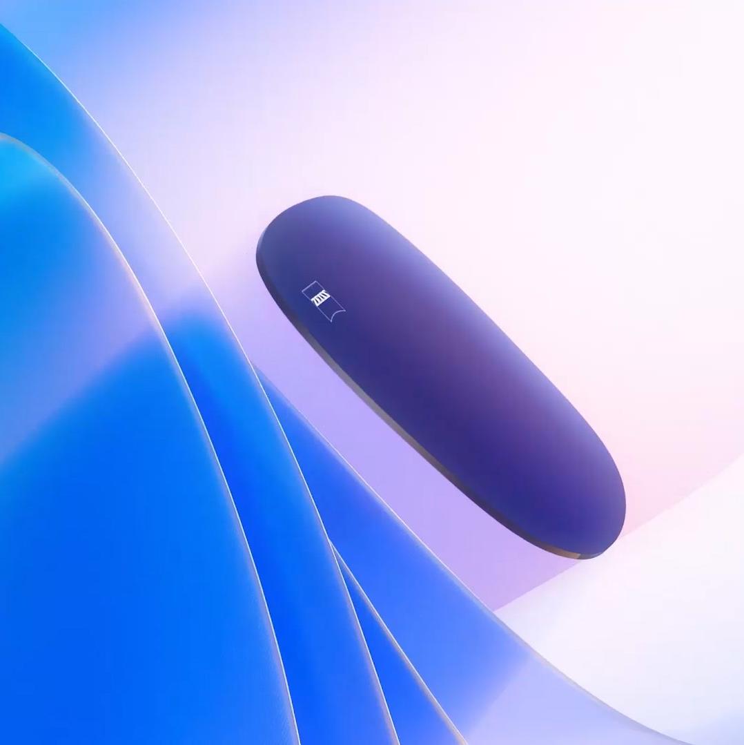 3D CGI-illustration av ett färgat glas som svävar mot en ljuskälla och effektivt blockerar skadliga UV-strålar.