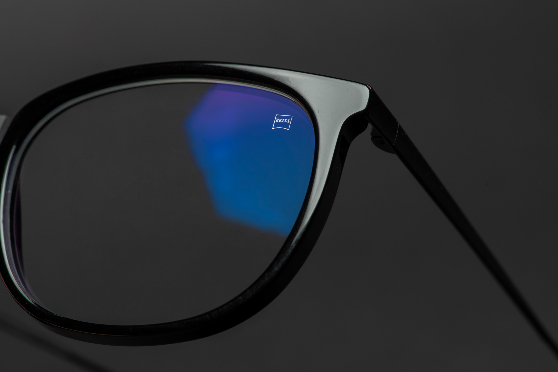 Svarta glasögönbågar med ZEISS-glas