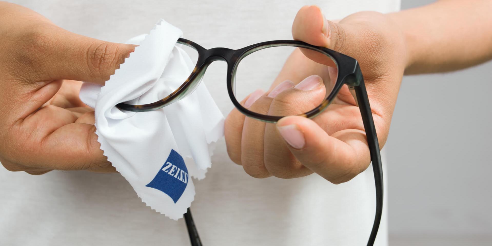 Hur rengör och tar man hand om sina glasögon rätt? 