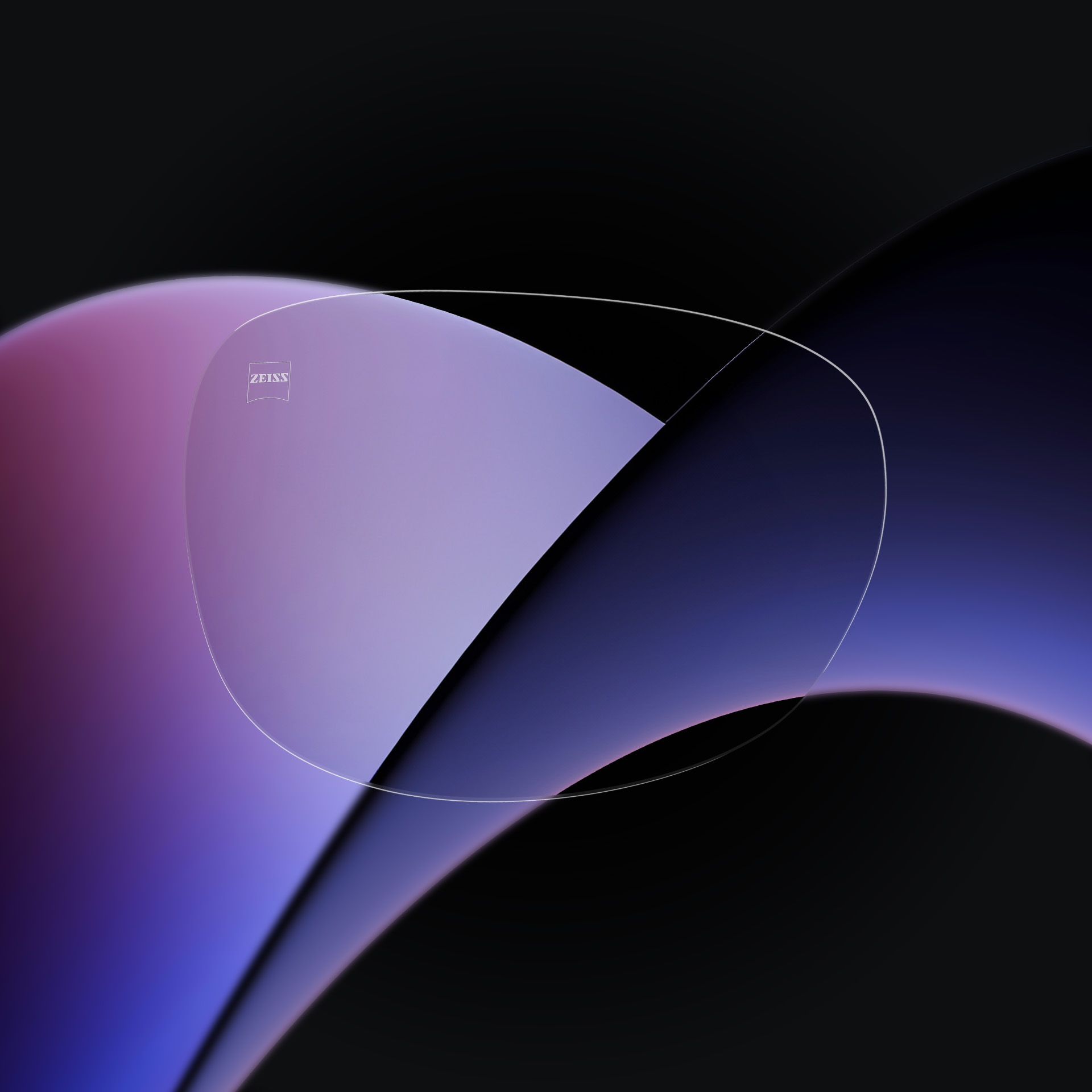 Ett ZEISS ClearMind-glas mot en svart bakgrund.