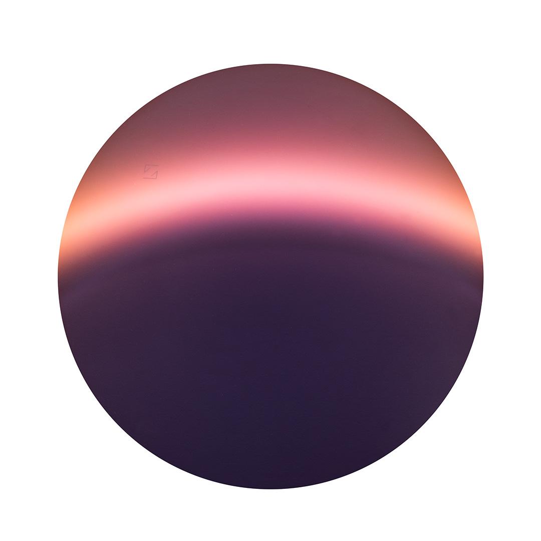 Färgexempel för Spicy Red-glasfärgen som passar för situationer med svagt ljus. 