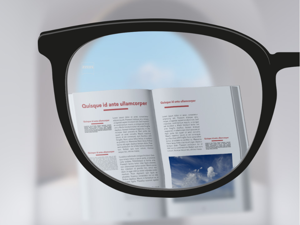  En perspektivbild med ZEISS ClearView enstyrkeglas med en bok, där glaset är helt klart förutom längst ut i kanterna. 